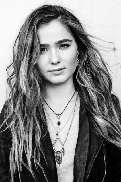 Haley Lu Richardson Fotoğrafı