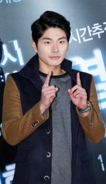 Lee Yi-Kyung fotoğrafı