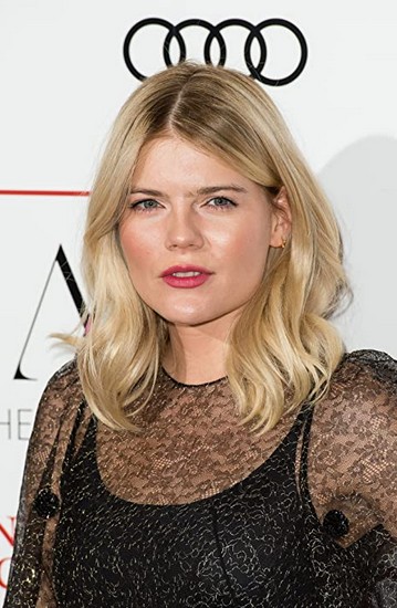 Emma Greenwell Fotoğrafı