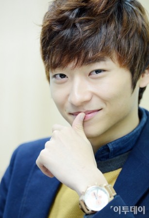 Min Chan-Gi fotoğrafı