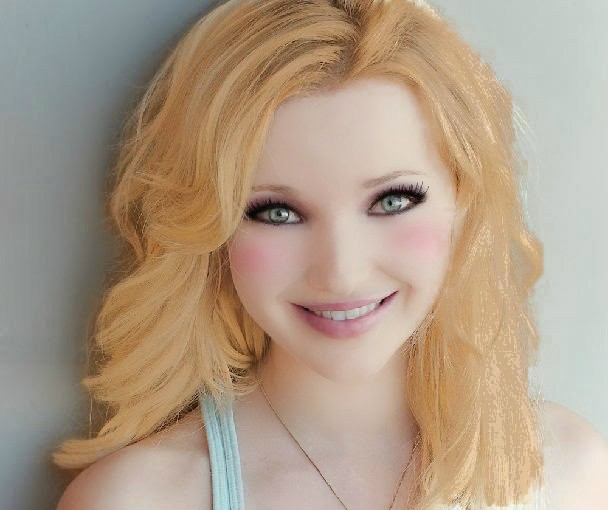 Dove Cameron Fotoğrafı