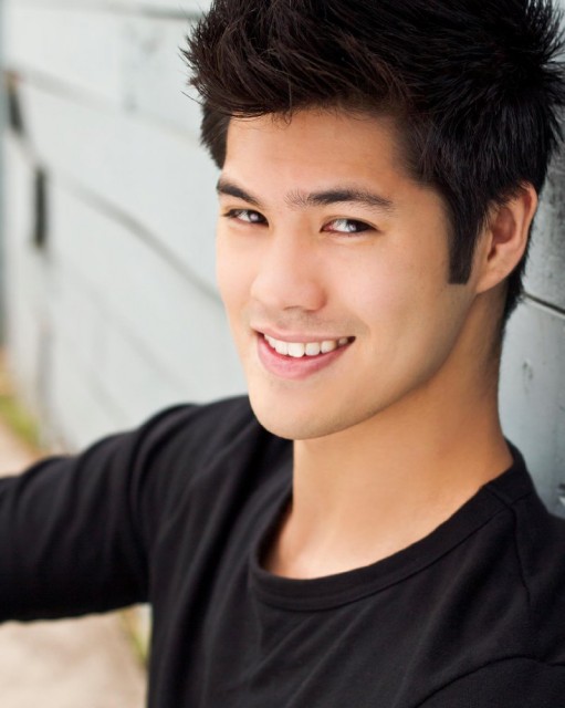 Ross Butler Fotoğrafları 1