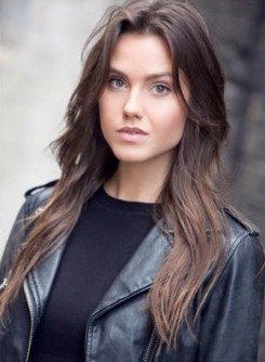 Poppy Drayton Fotoğrafları 2