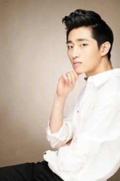 Shin Kang-woo Fotoğrafı