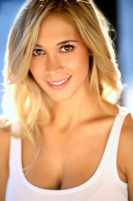 Lauren Compton Fotoğrafları 12