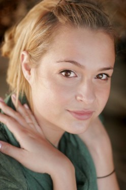 Olivia  Scott Fotoğrafı