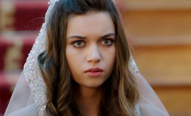 Afra Saraçoğlu Fotoğrafı