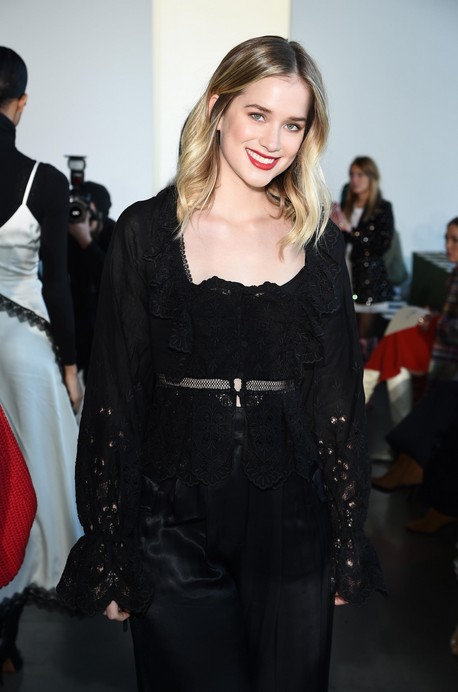 Elizabeth Lail Fotoğrafı