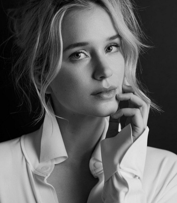 Elizabeth Lail Fotoğrafları 25