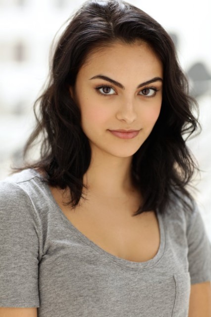 Camila Mendes Fotoğrafları 5