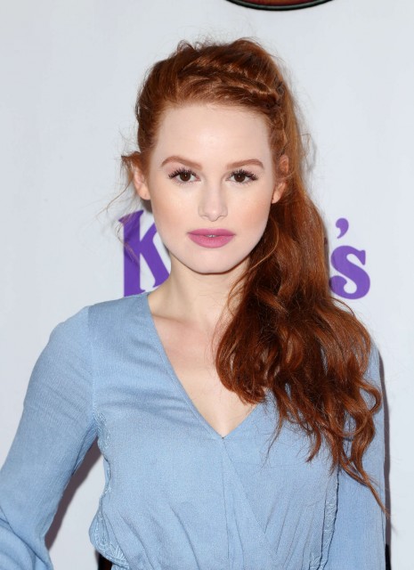 Madelaine  Petsch Fotoğrafı