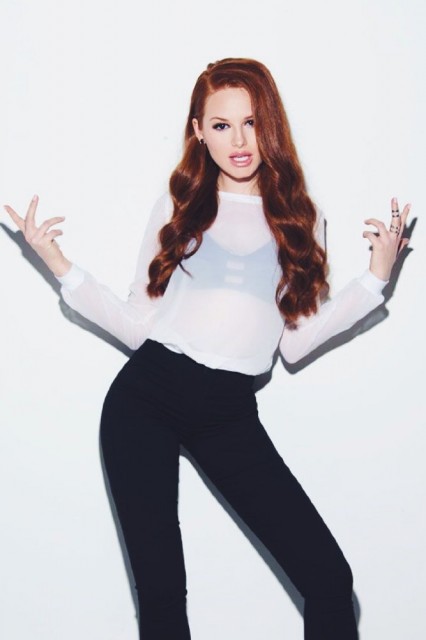 Madelaine  Petsch Fotoğrafı