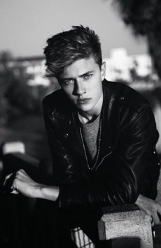 Lucky Blue Smith Fotoğrafı