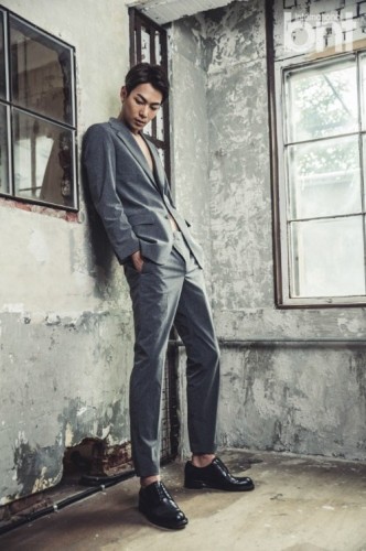 Lee Cheol-woo (i) Fotoğrafı