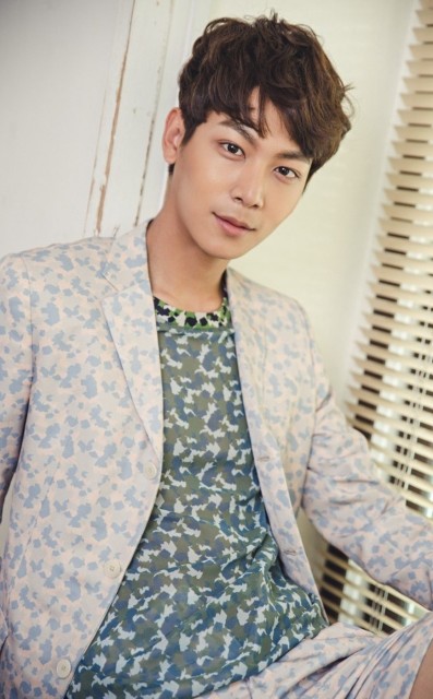 Lee Cheol-woo (i) Fotoğrafı