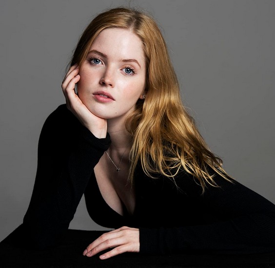 Ellie Bamber Fotoğrafı