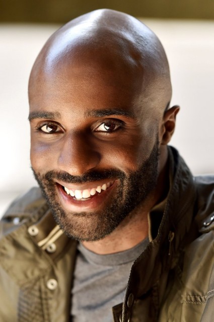 Toby  Onwumere Fotoğrafları 3