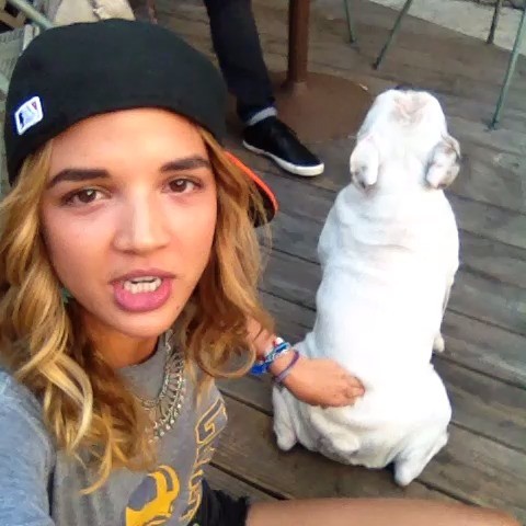 Georgie Flores fotoğrafı