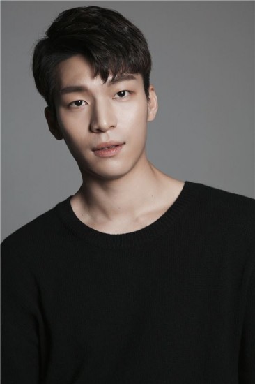 Wi Ha-Joon Fotoğrafı