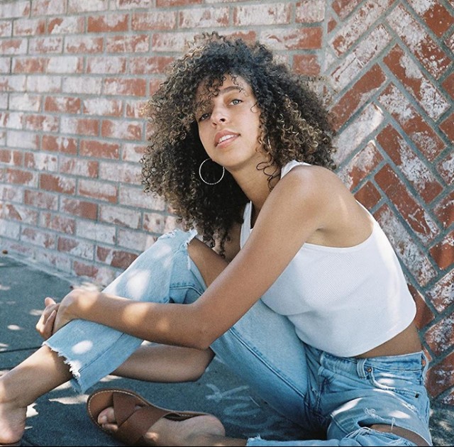 Hayley Law Fotoğrafları 8