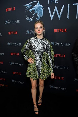 Freya Allan Fotoğrafı