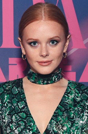 Abigail Cowen Fotoğrafı