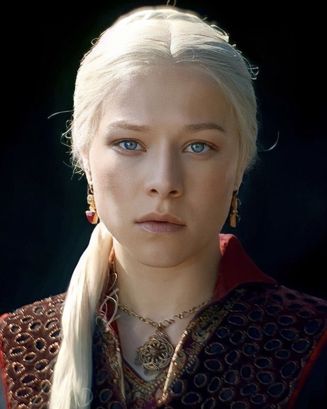 Emma D'Arcy Fotoğrafı