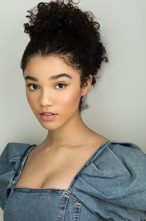 Malia Baker Fotoğrafı