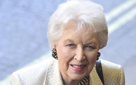 June Whitfield Fotoğrafları 2