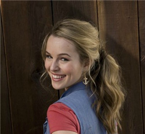 Bridgit Mendler Fotoğrafı