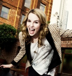 Bridgit Mendler Fotoğrafı