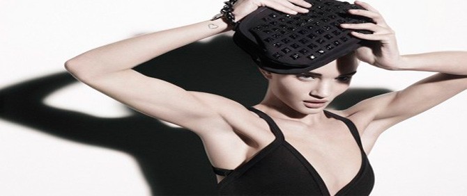 Rosie Huntington Whiteley Sete Adımını Attı Rosie Huntington Whiteley Sete Adımını Attı
