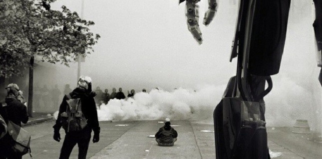 Bryan Singer Sentinel İle Fotoğrafını Yayınlandı