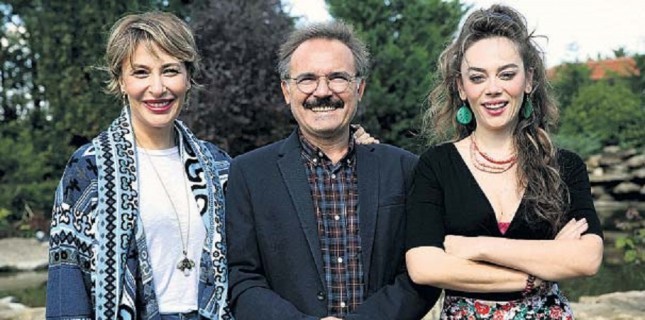 Gülse Birsel’den ‘Aile Arasında’ Toplantısı Gülse Birsel’den ‘Aile Arasında’ Toplantısı