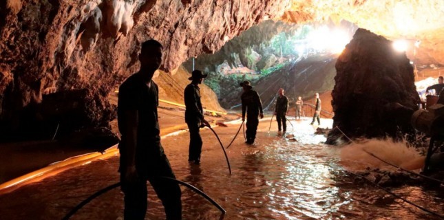 Tom Waller Tayland'daki Mağara Operasyonunu Konu Alan 'The Cave' Filmini Yönetecek