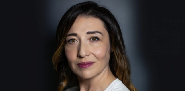 Yasemin Baştan Kimdir?