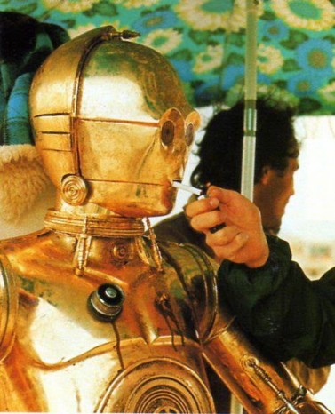 C-3PO'nun da içinde bir insan olduğunu C-3PO'nun da içinde bir insan olduğunu