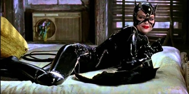 Batman DönüyorMichelle Pfeiffer’ın, Kedi Kadın kostümüyle imtihanına inanamayacaksınız. Batman DönüyorMichelle Pfeiffer’ın, Kedi Kadın kostümüyle imtihanına inanamayacaksınız.