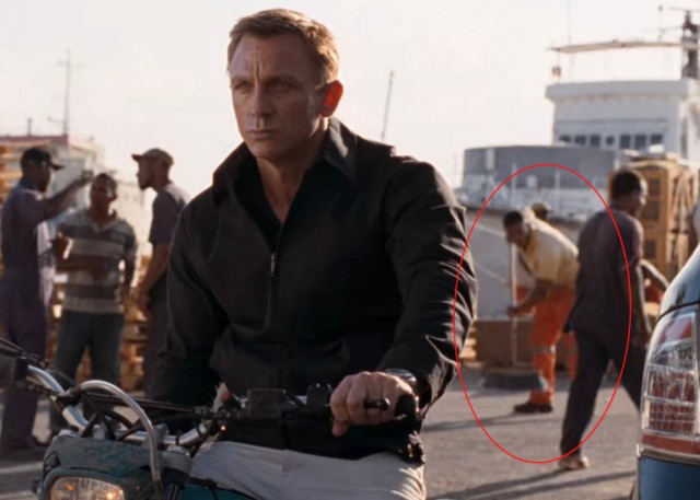 Quantum of Solace“Quantum of Solace” (2008) - Havayı Süpüren Figüran Quantum of Solace“Quantum of Solace” (2008) - Havayı Süpüren Figüran