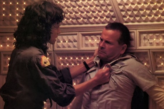Ripley'nin Ash İle Yüzleşmesi Ripley'nin Ash İle Yüzleşmesi