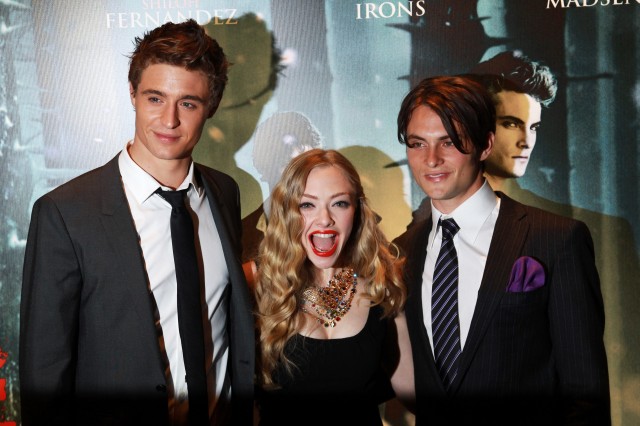 Kız ve Kurt Fotoğrafı