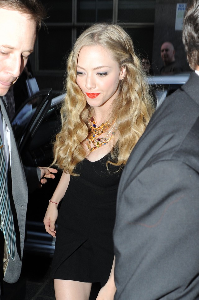 Kız ve Kurt Fotoğrafı