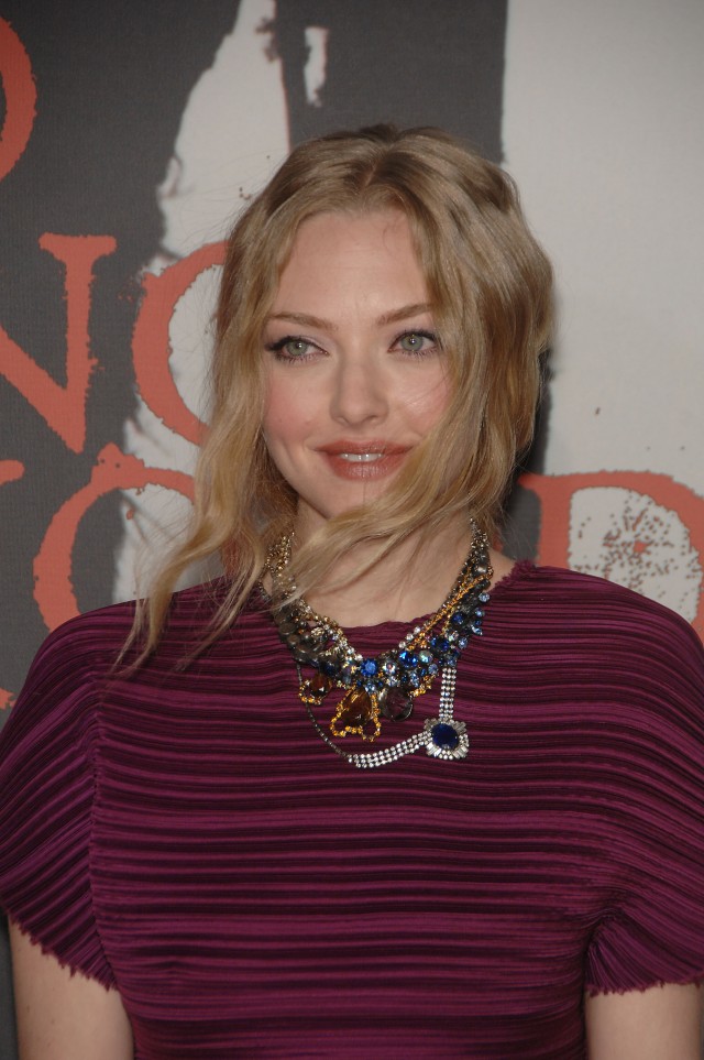 Kız ve Kurt Fotoğrafı