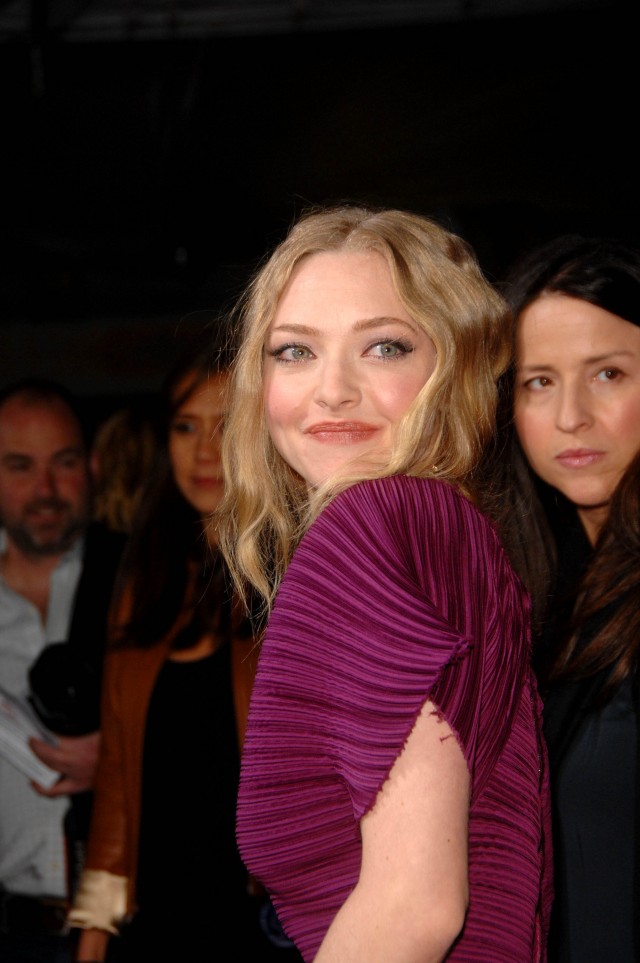 Kız ve Kurt Fotoğrafı