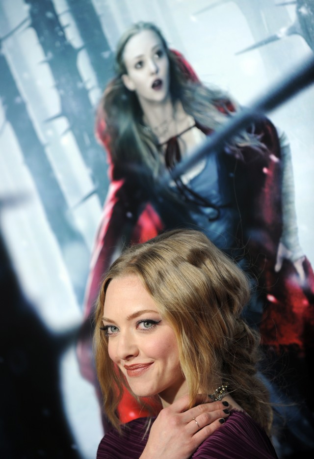 Kız ve Kurt Fotoğrafı