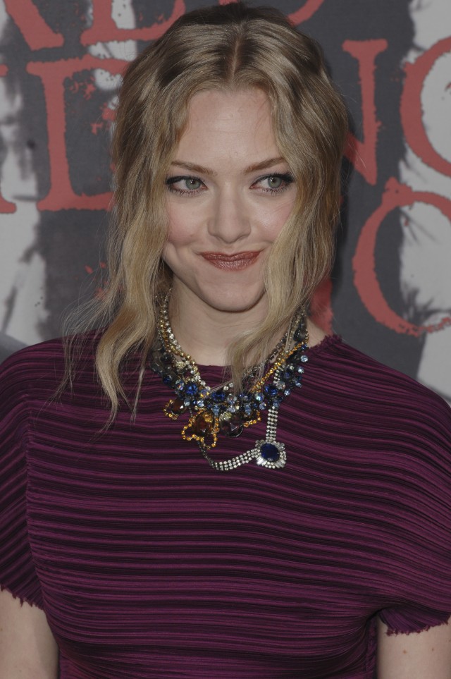 Kız ve Kurt Fotoğrafı