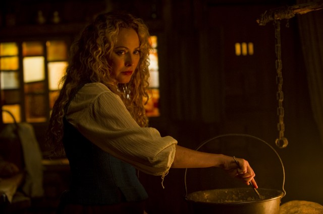 Kız ve Kurt Fotoğrafı