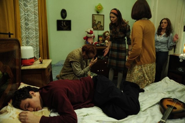 Öyle Bir Geçer Zaman Ki Fotoğrafı