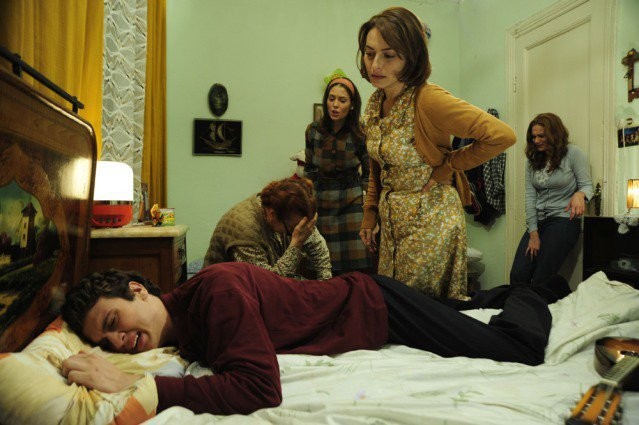 Öyle Bir Geçer Zaman Ki Fotoğrafı