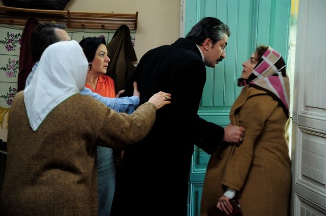 Öyle Bir Geçer Zaman Ki Fotoğrafı